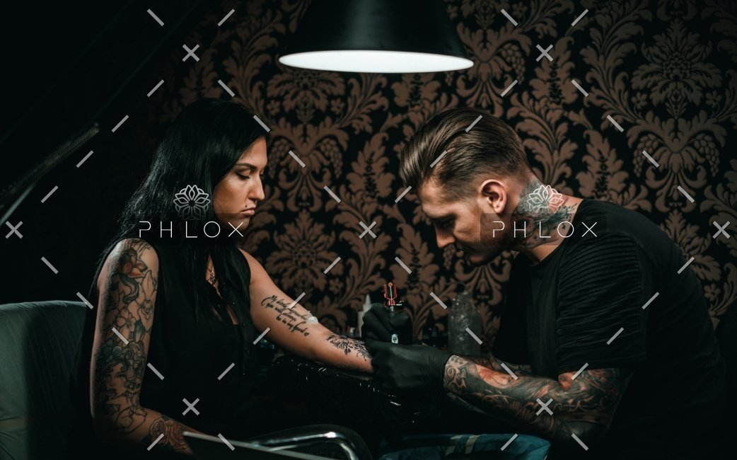 demo-attachment-73-professional-tattoo-artist-makes-a-tattoo-on-a-PWRRLN5